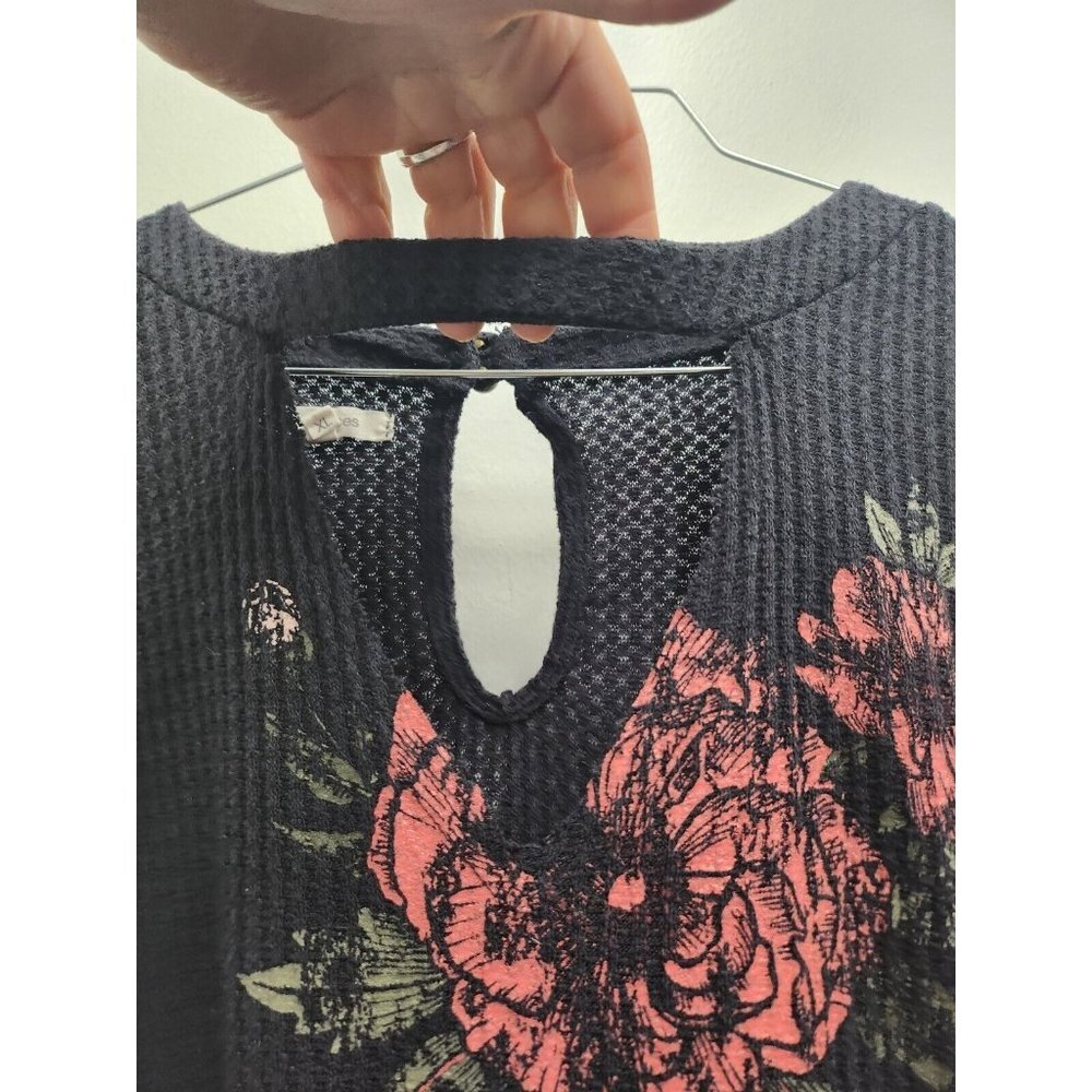 Maurices Womens Cutout Neck Thermal Tunic Top Size XL Black Floral 3/4 Sleeve - Picture 5 of 8
